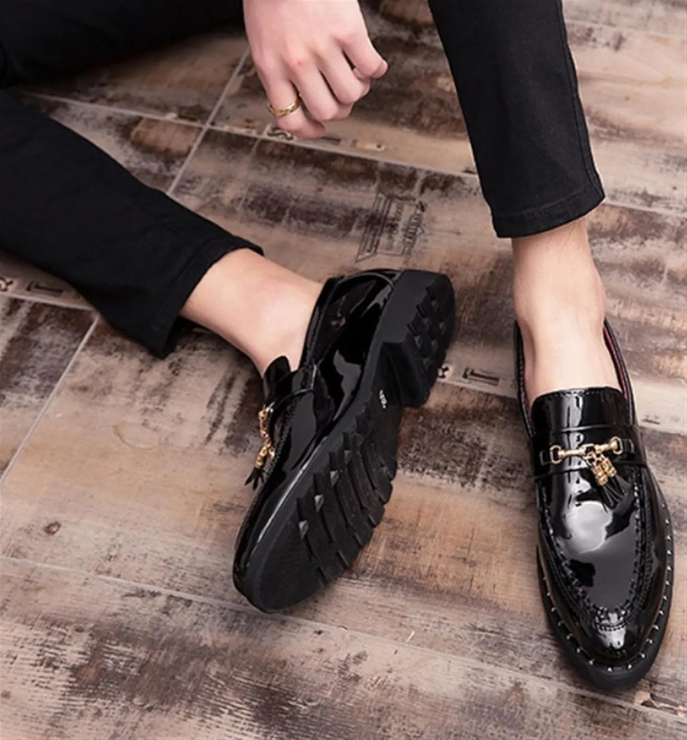Men's Patent Leather Tassel Loafers Slip-On Dress Shoes Lug Sole Fashion Pointed Toe Walking Casual Formal Business Shoes for Men
